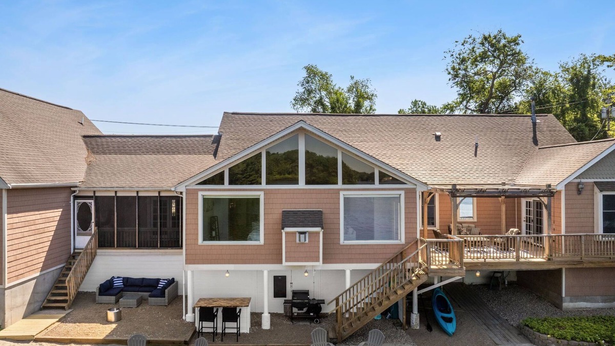 Taunton House | Rent the Beach at Lakeshore Retreat