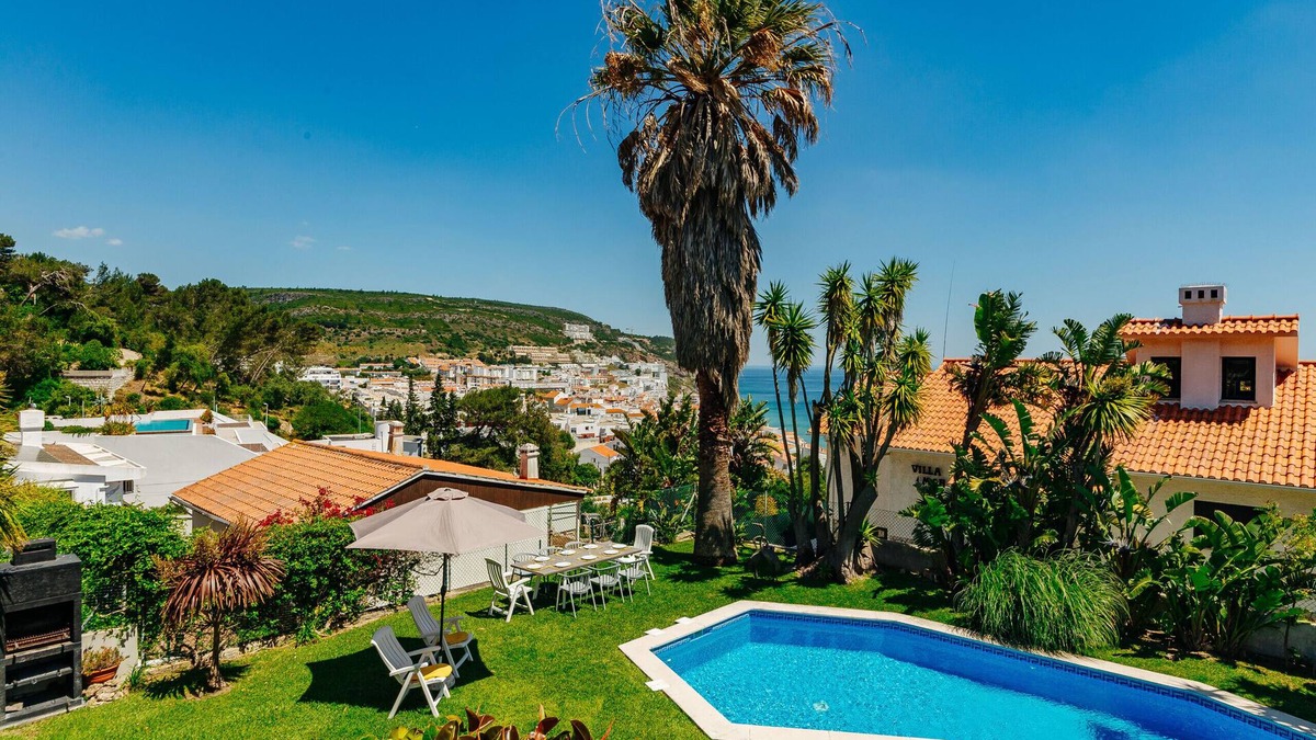 Sesimbra Ski Chalet | RENT4REST SESIMBRA 4BDR OCEAN VIEW AND PRIVATE POOL VILLA