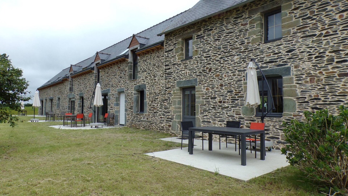Mur-de-Bretagne House | rental cottage near Lake Guerledan Brittany