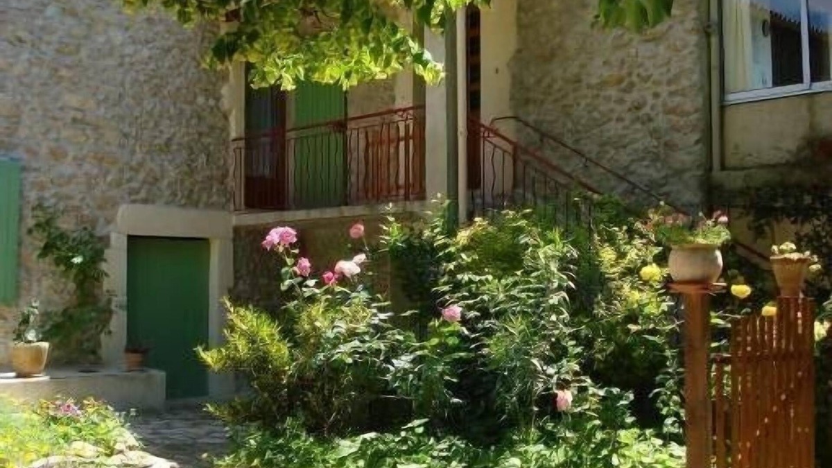 Ribaute-les-Tavernes Apartment | Rental apartment in provencal farmhouse, in the countryside (laurels)