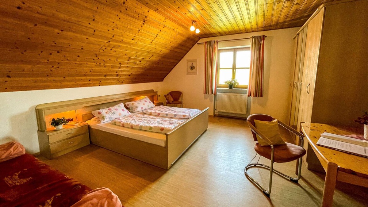 Muenchberg Apartment | Rental-Finkenflug-Private Bathroom