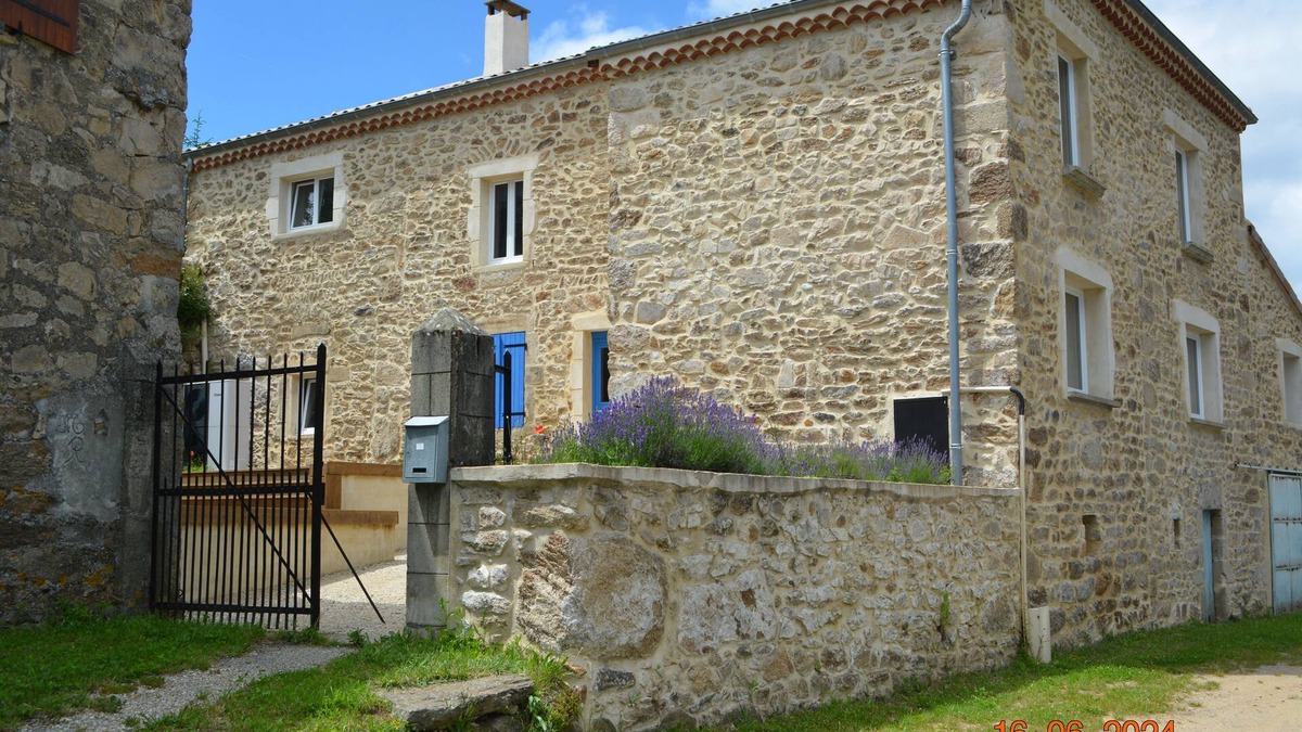 Gilhoc-sur-Ormeze House | Rental Gîte Gilhoc sur Ormèze