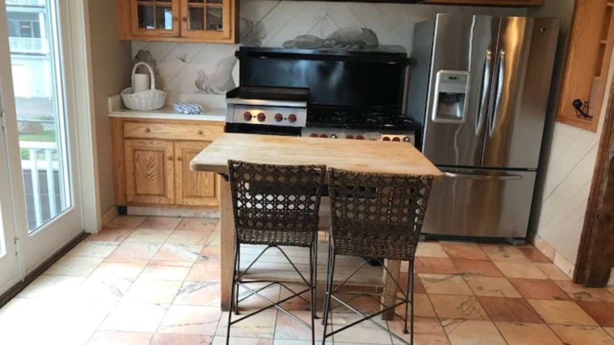 Misquamicut House | Rental in Misquamicut across the street from your beach access!
