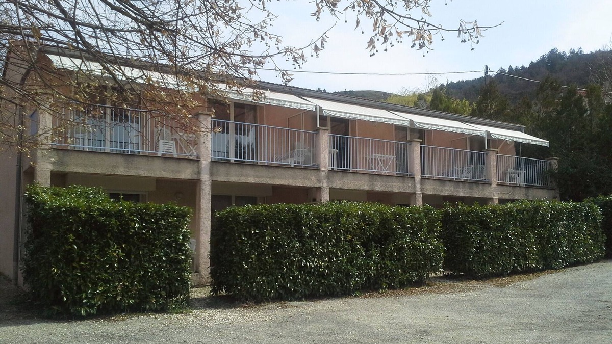 Castellane Apartment | Rental of furnished apartments and studios in a quiet area facing due south