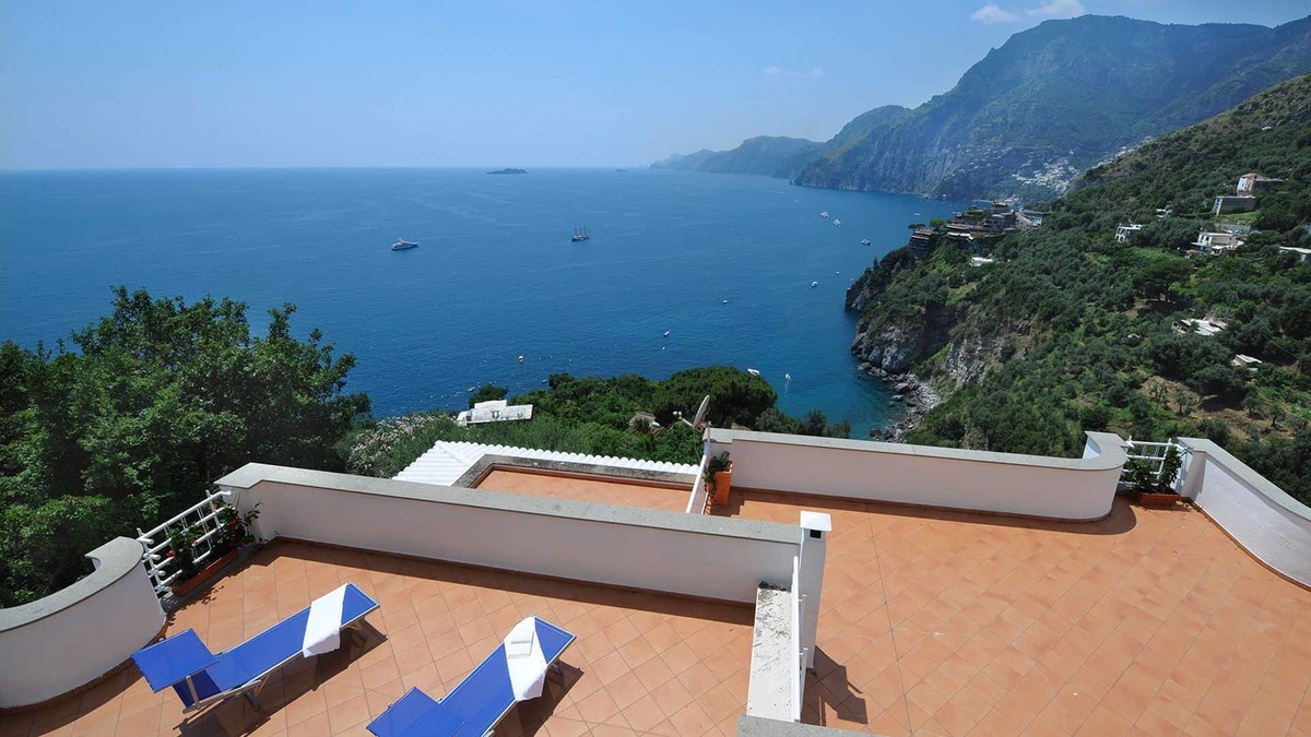 Laurito Villa | Rentals in Italy - Villa Valeria with direct access to the beach of Laurito