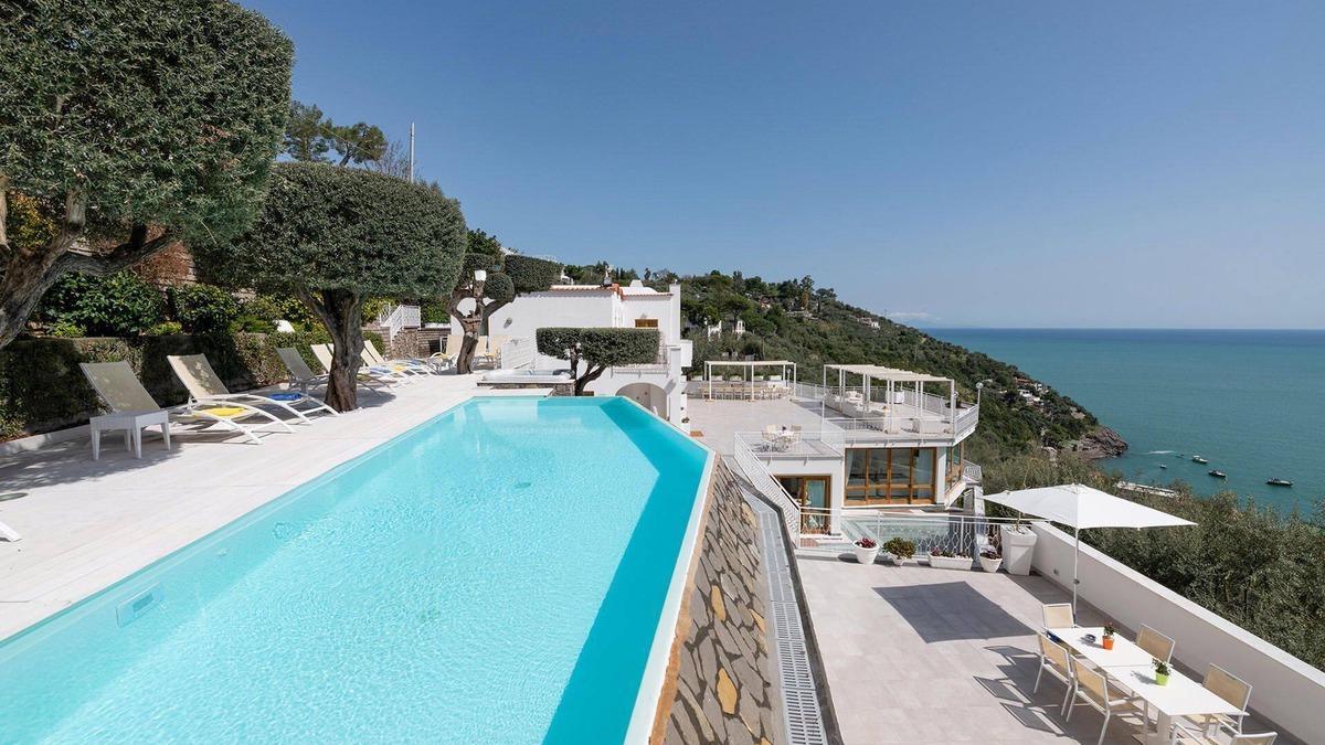 Sirenuse Villa | Rentals in Italy - Relais Nike with sea view, private pool and jacuzzi