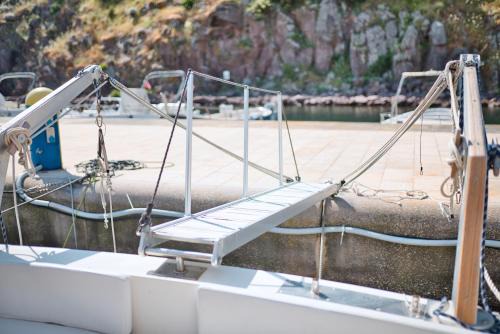 Capraia Isola Boat Rental | Rentamondo House boat