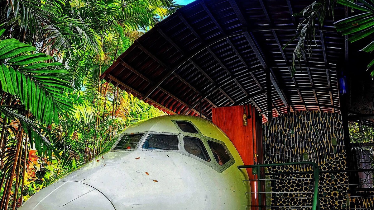 Manuel Antonio Resort | Repurposed Cockpit Cabana w PRIVATE outdoor Soaking TUB
