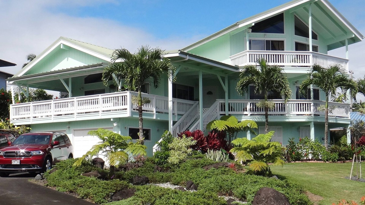 Hilo House | Reservations resumed Quiet hilltop location overlooking Hilo Bay.