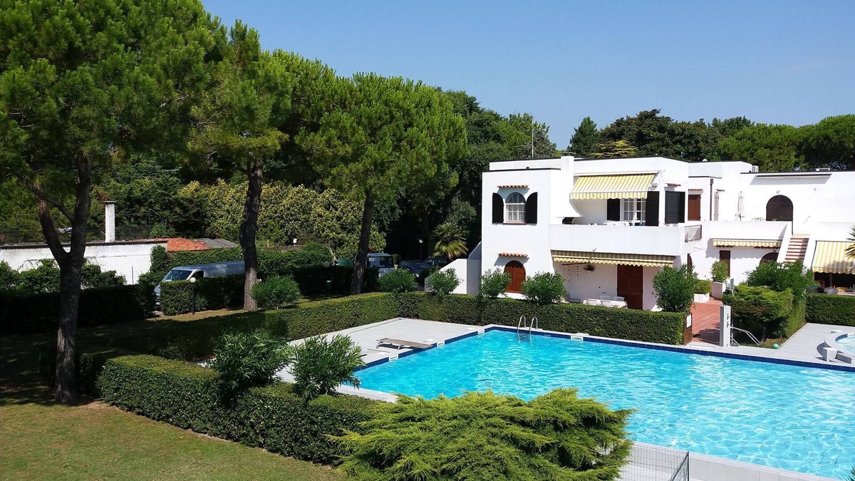 Faro House | Residece villa with swimming pool in Jesolo Lido