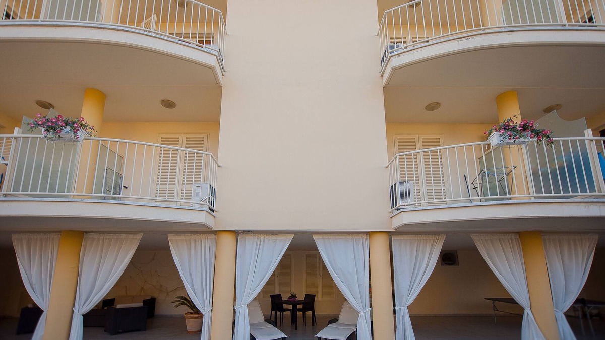 Fiumaretta Condo | RESIDENCE ALBACHIARA INN between Cinque Terre and Versilia SANITIZED