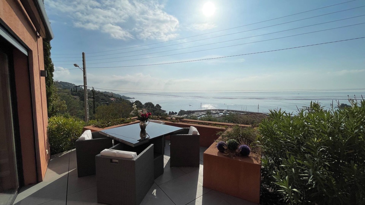 Theoule-sur-Mer Apartment | Residence Arc-en-Ciel 5 Star App. A modern with stunning Sea Views and Pool