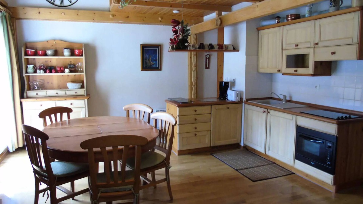Valfrejus Apartment | Residence Cheval Blanc - 4 Rooms for 8 People