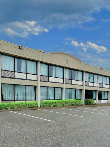 Sarnia Apartment | Residence & Conference Centre - Sarnia
