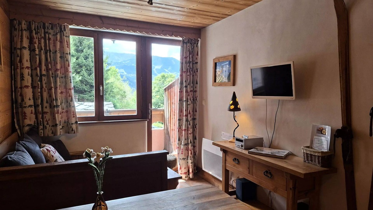 Champagny-en-Vanoise Apartment | Residence Les Edelweiss - 3 Rooms 4 People