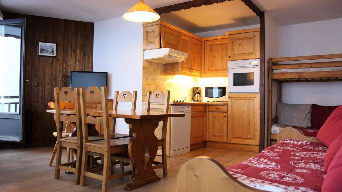 Val-Thorens Apartment | Résidence Hauts De Chaviere - VAL THORENS rental: spacious 2 rooms for 6 with 3 sunny balconies (45 m2)