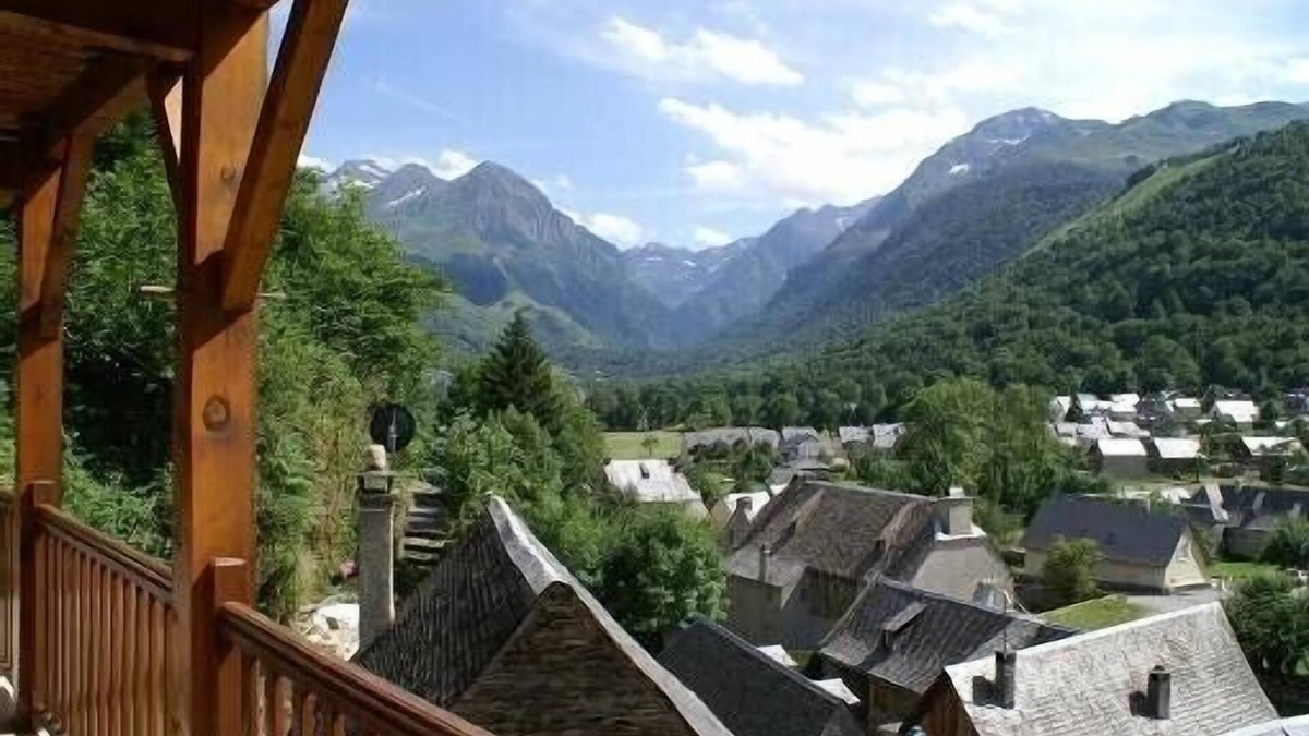 Peyragudes Apartment | Residence in the louron valley with superb views of the valley floor