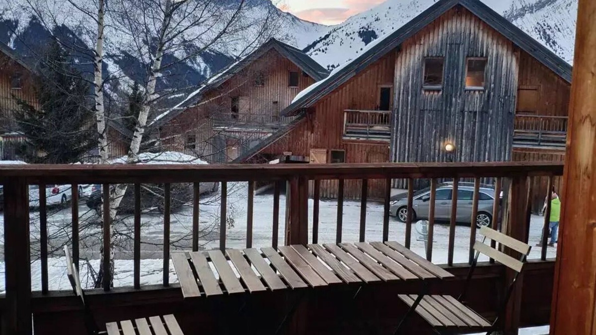 Saint-Jean-d'Arves Apartment | Residence Les Marmotes - Apartment in wooden chalet near the slopes and ski school