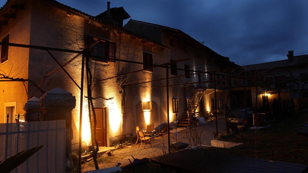 Komen House | Residence Muzica