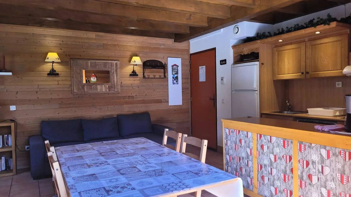 Pra Loup Ski Chalet | Residence Pra Roustan - Warm and charming 1/2 chalet for 6 with south facing terrace