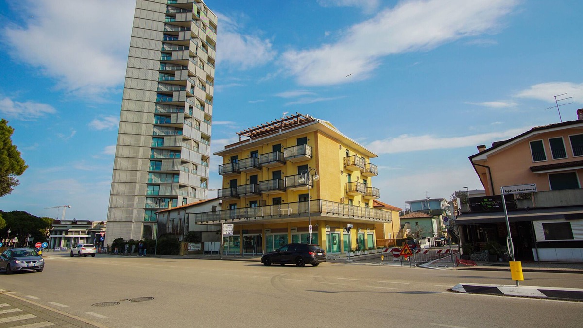 Lido di Jesolo Apartment | RESIDENCE QUITO PIAZZA MAZZINI 150m from the sea and near Pista Azzurra Kart