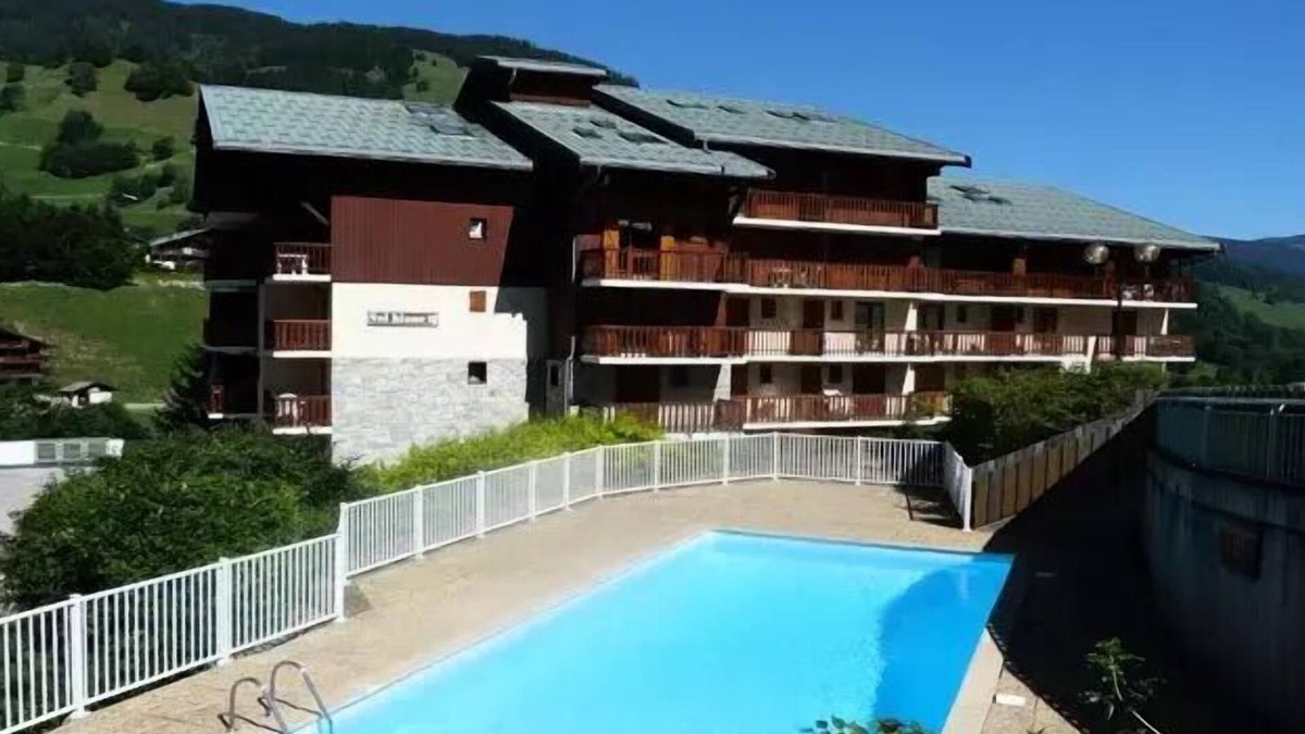 Areches Apartment | Residence Val Blanc 1 - South facing apartment in the heart of the village, close to ski lifts