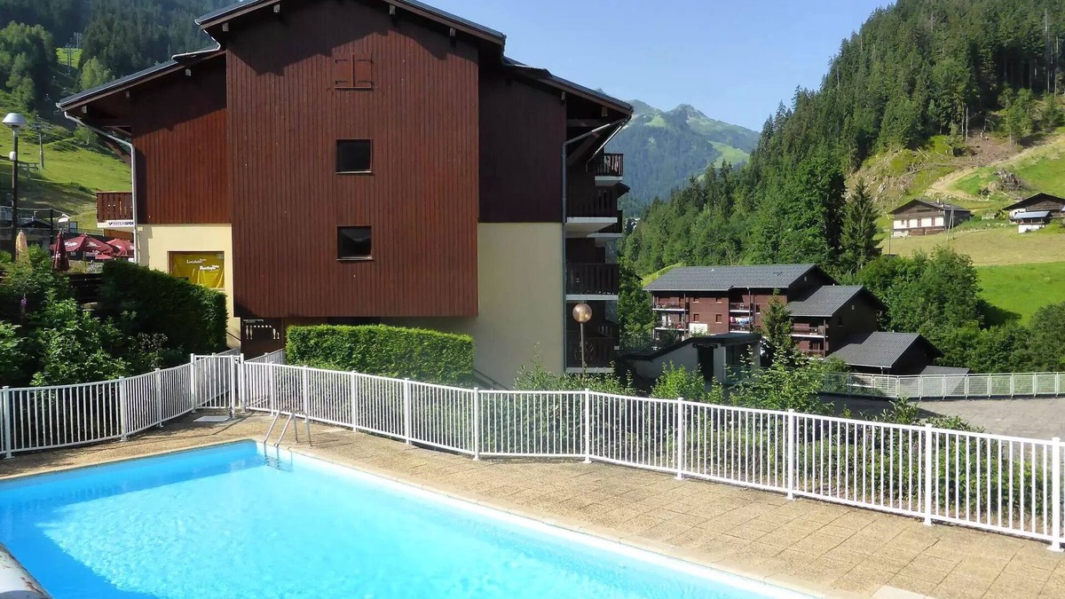 Areches Apartment | Residence Val Blanc 1 - Apartment 4 to 6 people in the heart of village, prox. lifts