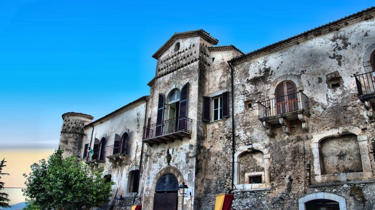 Macchia d'Isernia House | Residenza del Castello di Fornelli. Historic house with mountain view