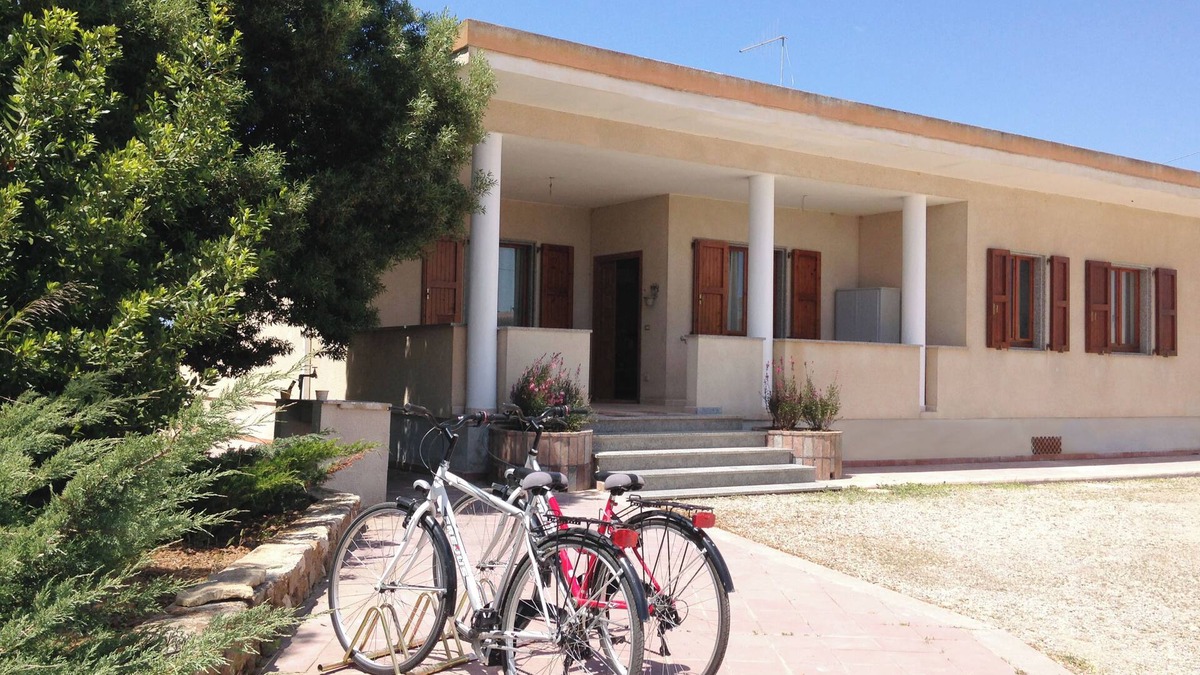 Alghero House | Residenza I Filari: a villa surrounded by greenery.