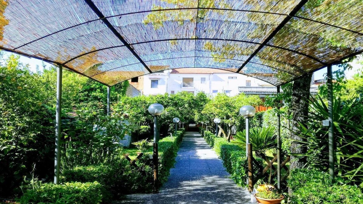 San Marco Evangelista Apartment | Residenza Caserta Sud - Apartment with garden