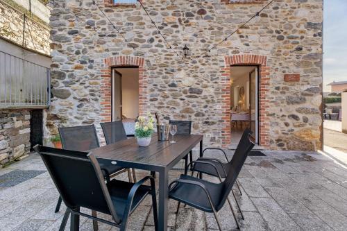 Comero House | Residenza Jasmine Grey Apartment