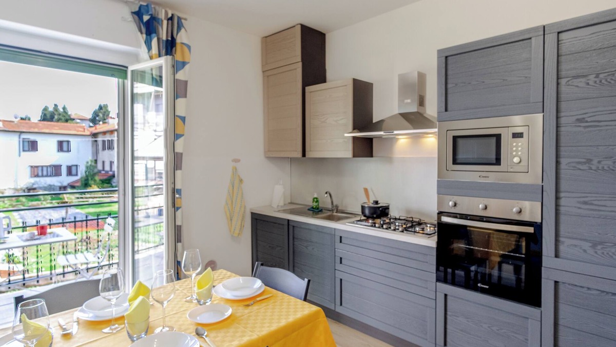 Arona Apartment | Residenza La Ruota Tulipano 16