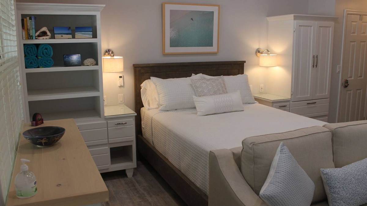 George Town Apartment | Resort Amenities and TOTALLY Remodeled