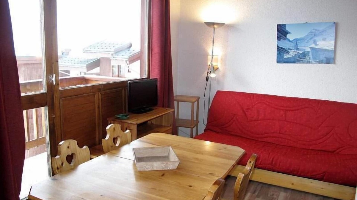 Plagne Villages Apartment | Resort center, 4th floor, view ski slopes, tv, ski locker, 42m², La Plagne