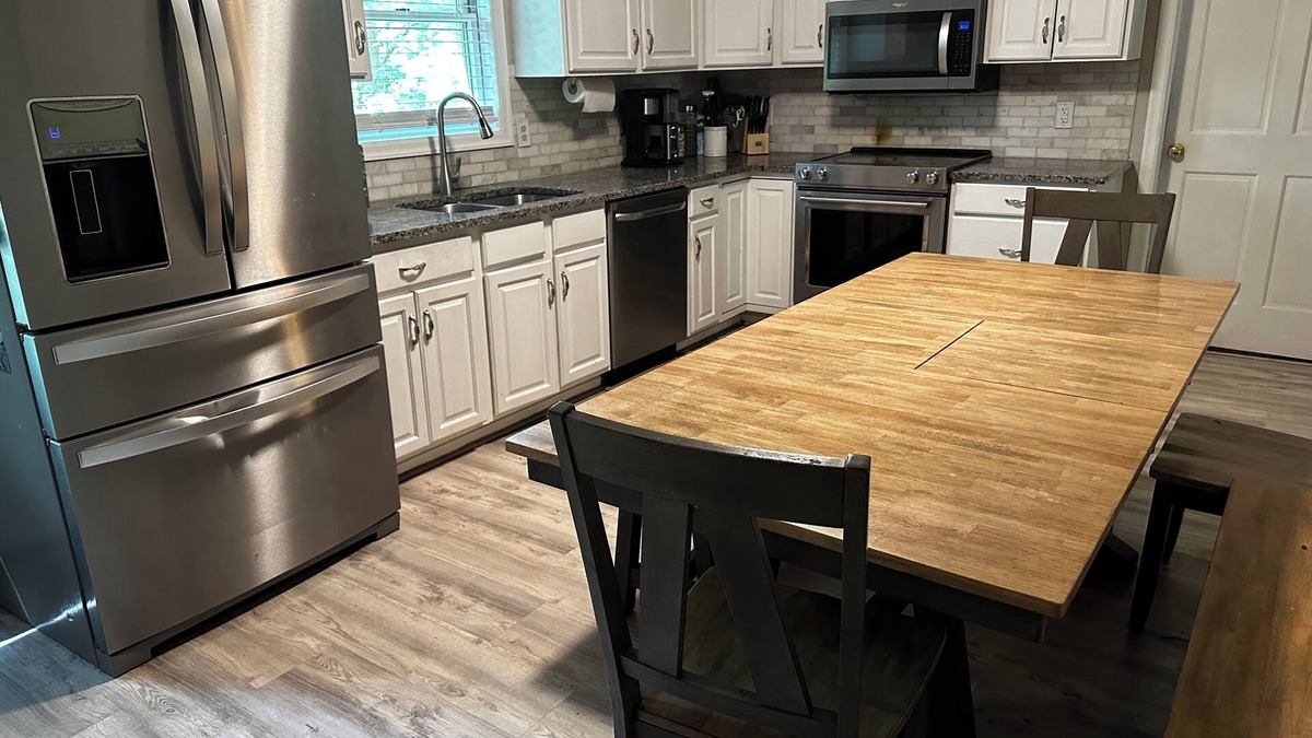Sybertsville House | Resort Family Friendly Home 5-minute walk to the beach at Eagle Rock!