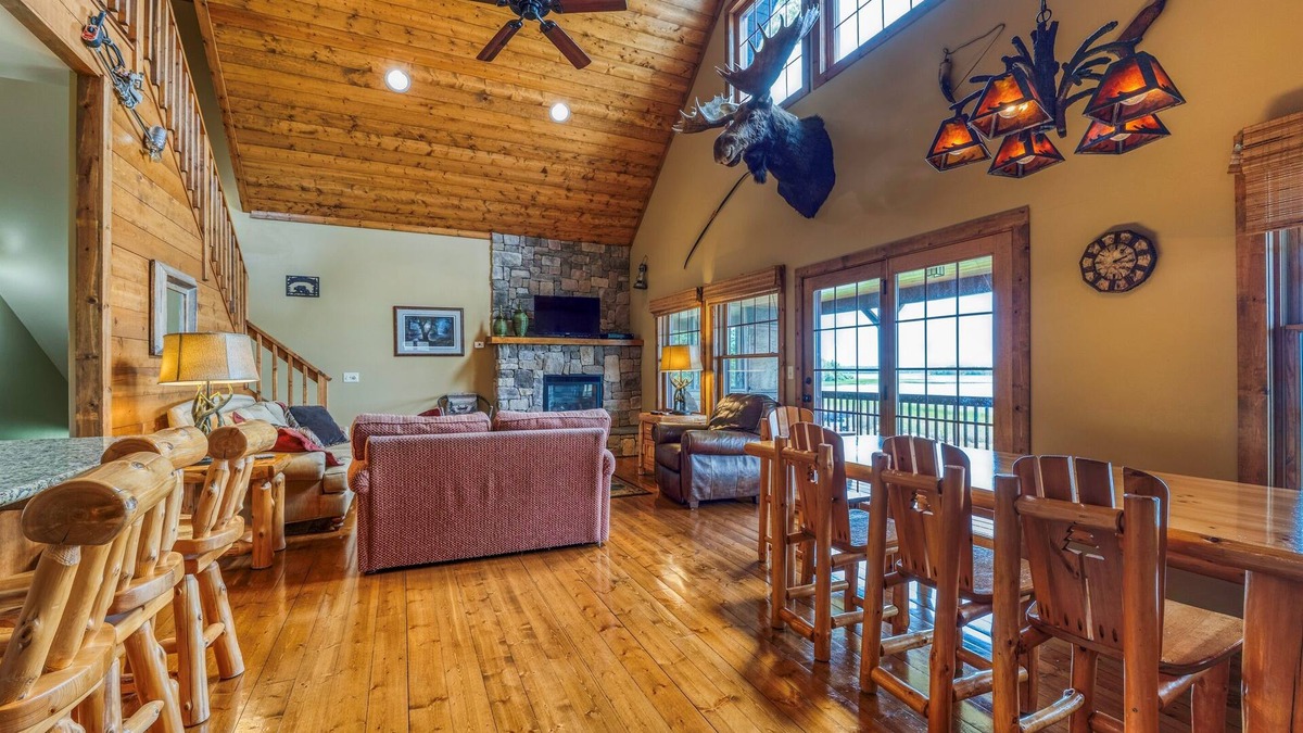 Bemidji House | Resort FUN-Beach-Hot tub-Pool-Kayak-Water Trampoline