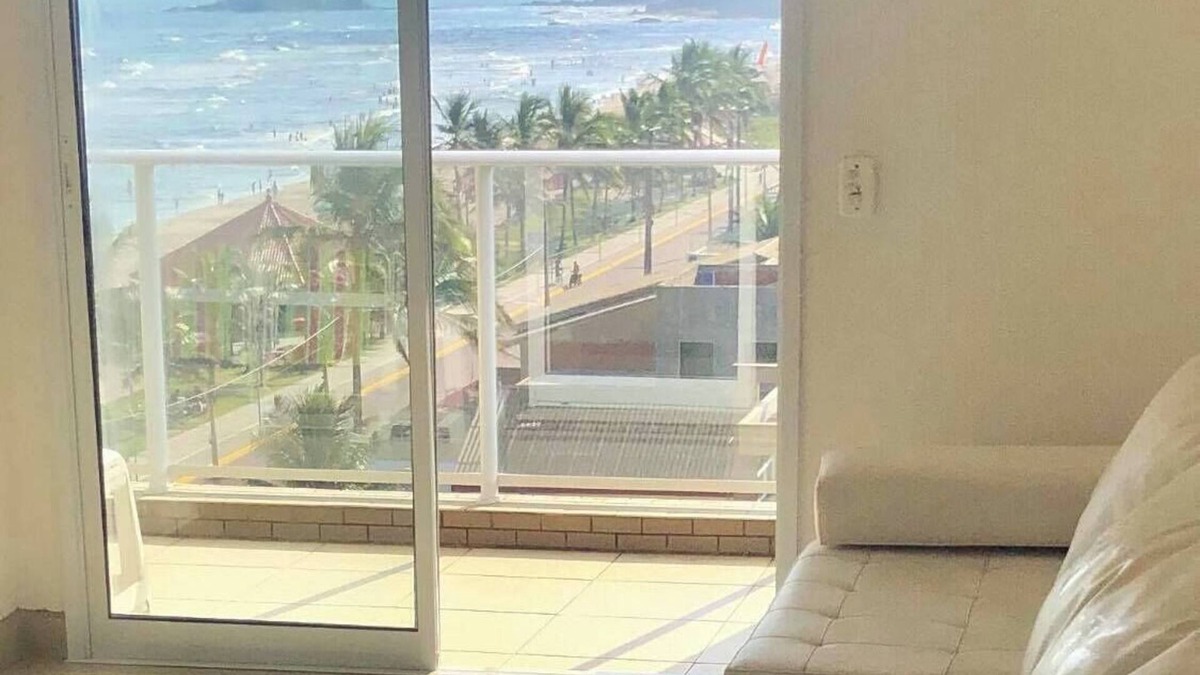 Centro House | Resort Itanhaém building facing the sea