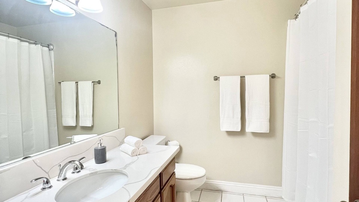 Fountain Valley Condo | Resort like Condo near Disneyland, the Beaches, Los Angeles & more