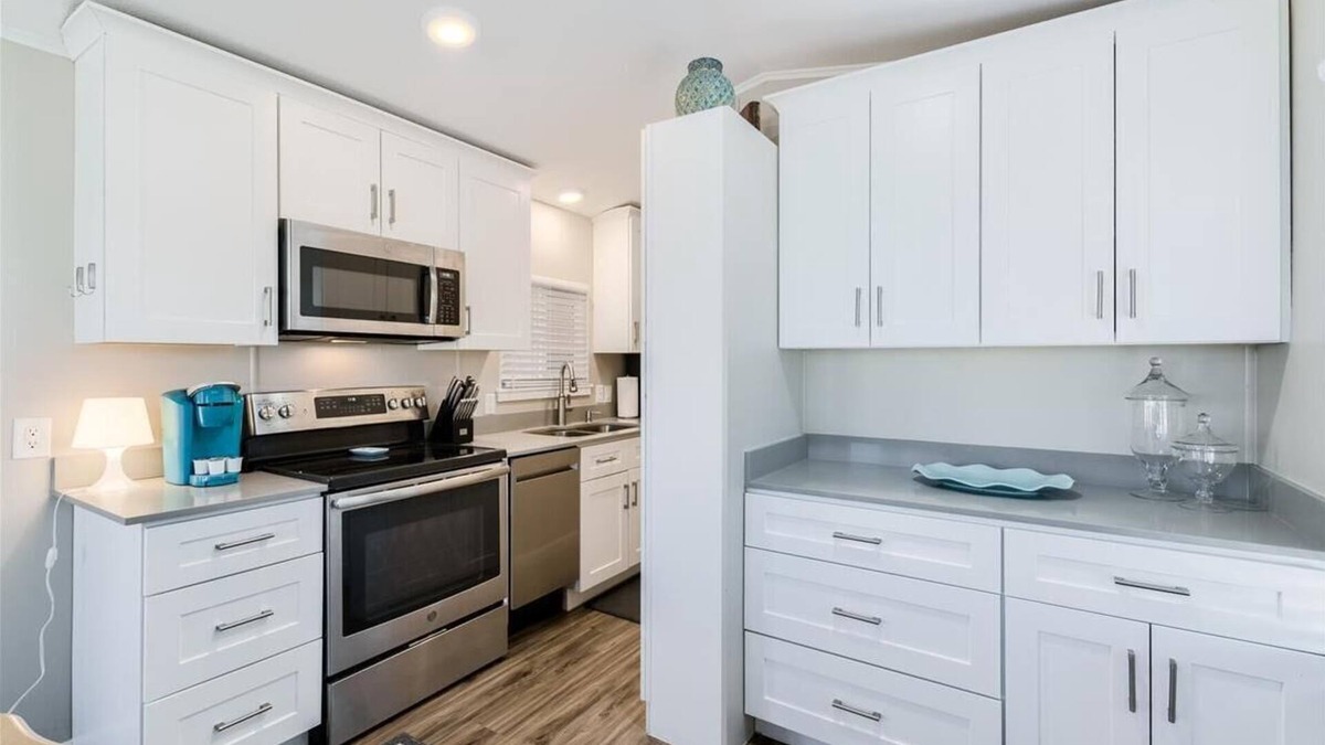 Carriage Manor House | Resort Living in this fully remodeled park home in Carriage Manor