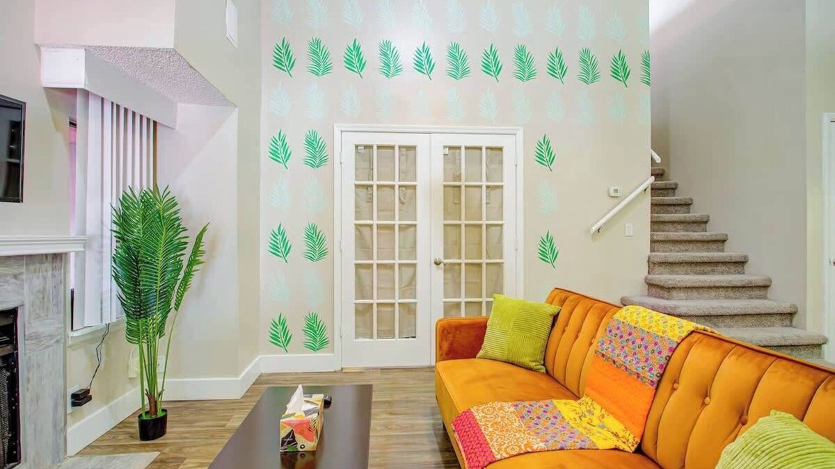 Florida Center Apartment | Resort Pool, Billiards&Tennis, 15Min to Downtown!