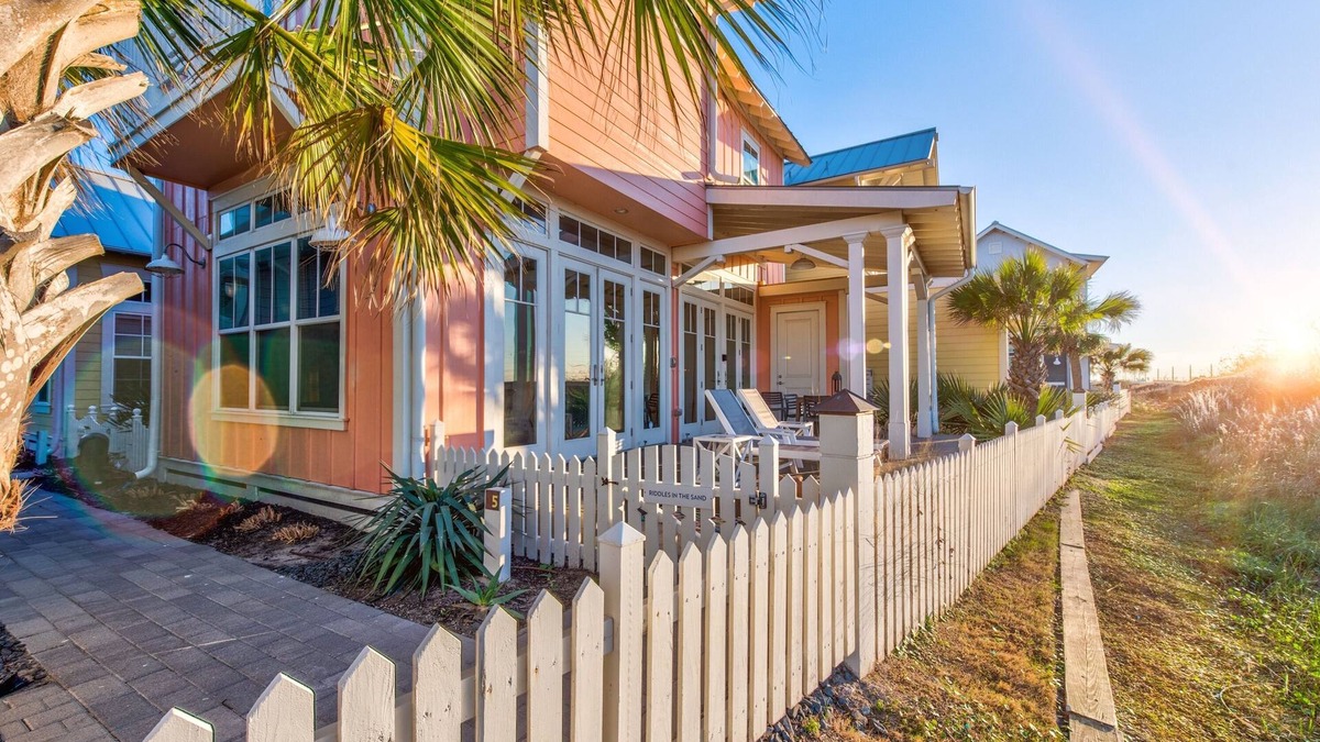 Port Aransas Cabin | Resort Pools, Pet Friendly, Golf Cart Boardwalk to Beach