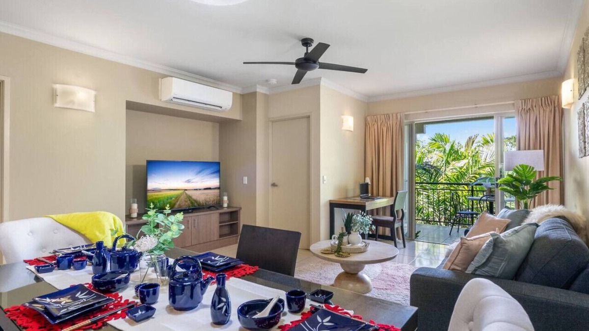 Westcourt Apartment | Resort Splendor-Top Floor Apartment in Cairns One
