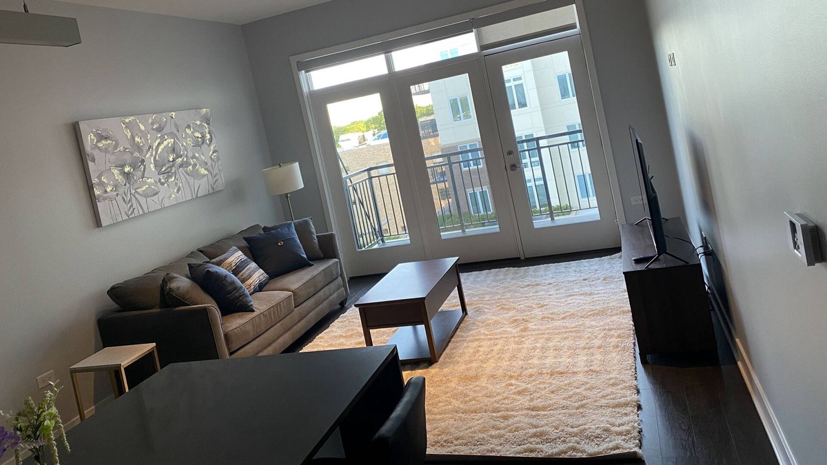 Wilmette Apartment | Resort-style, 1-bedroom apt in Wilmette