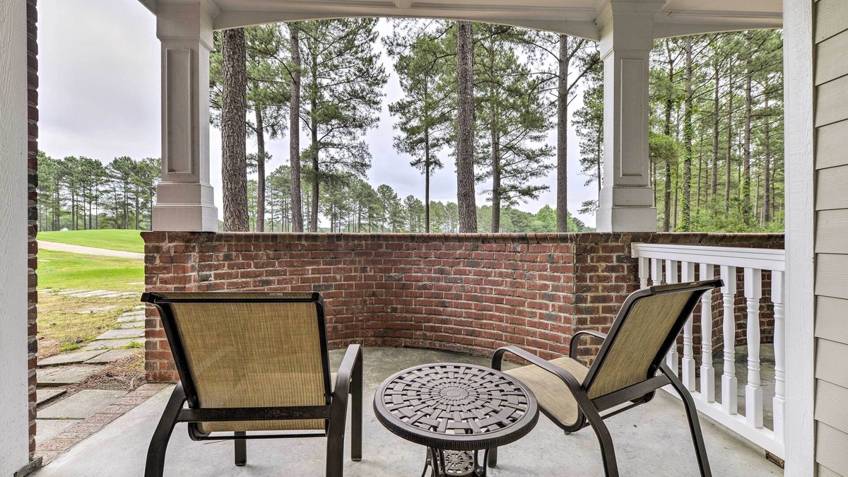 Spring Lake Condo | Resort-Style Condo on Golf Course w/Pool Access