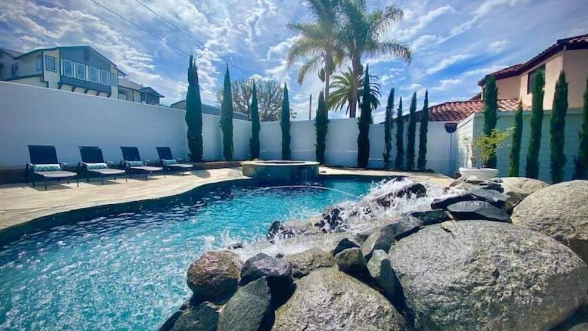 Fire Mountain House | Resort Style Home with Hot Jacuzzi, Relaxing Pool & Patio and Cozy Living Spaces