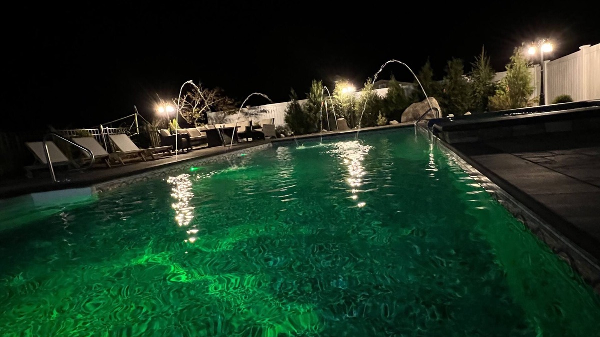Wallkill House | Resort style house with pool