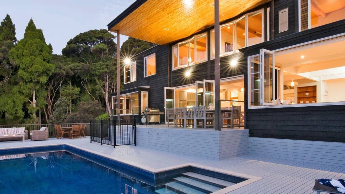 Paihia House | Resort-Style Paihia - with Heated Pool!