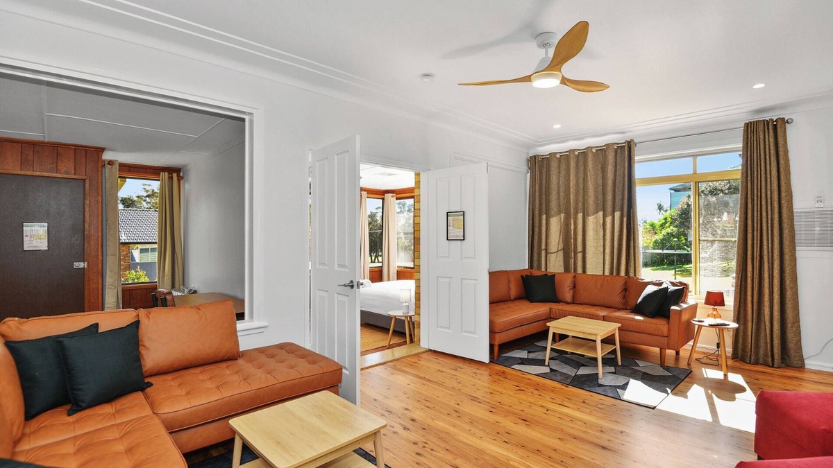 Long Jetty Apartment | Rest and Recover with Sunsets Over The Lake - MAGNESIUM SPA and ICE BATH