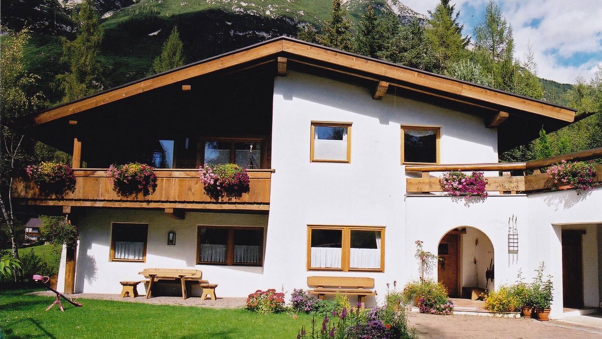 Leutasch Apartment | Rest and relaxation in a cozy apartment in Tyrolean country house style