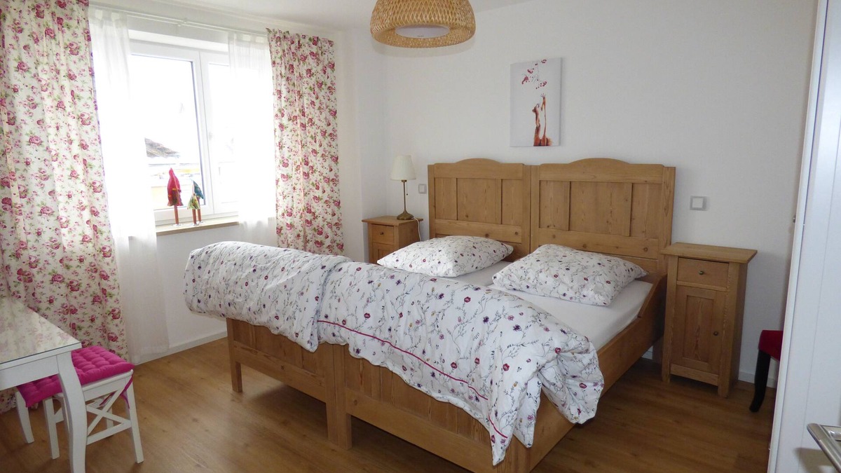 Poettmes Apartment | Rest and relaxation in the countryside in nostalgically decorated bedrooms